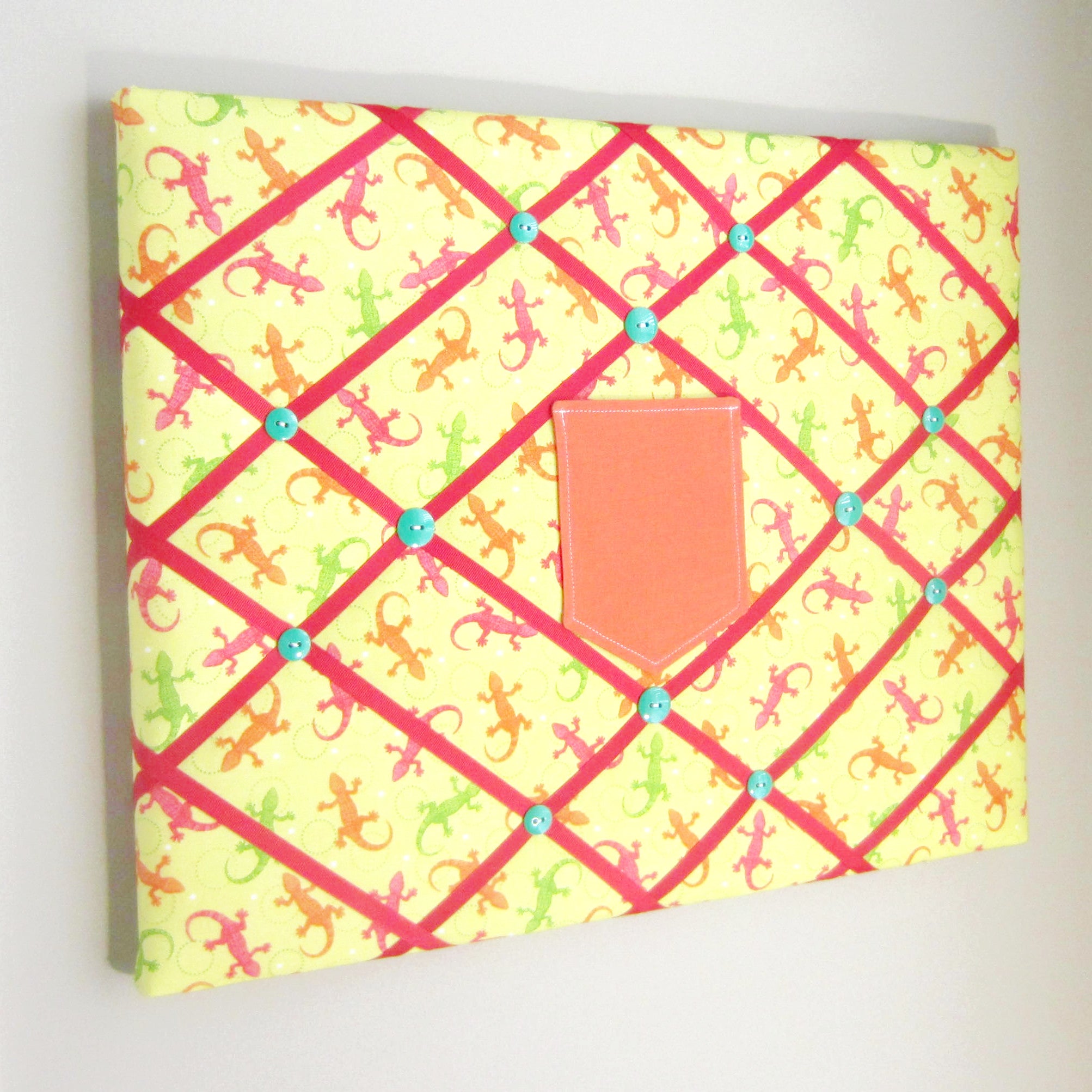 16"x20"  Memory Board or Bow Holder-Red, Orange & Green Lizards w/Pocket - Hold It!