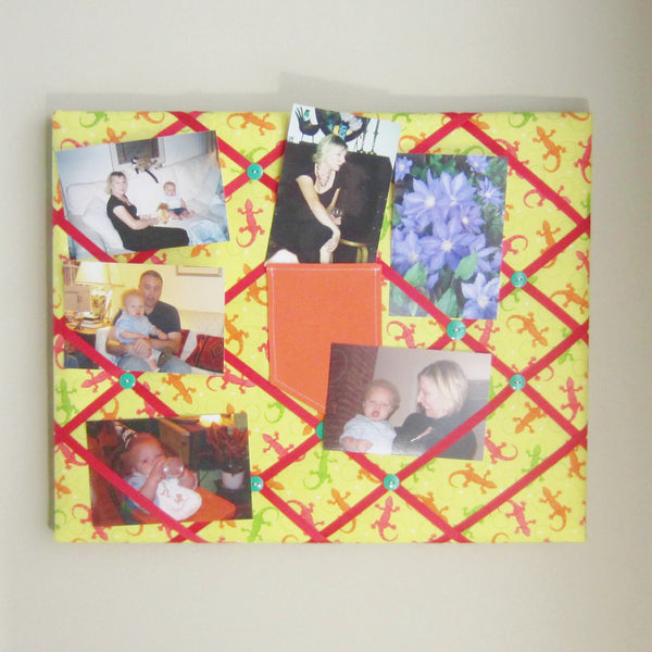 16"x20"  Memory Board or Bow Holder-Red, Orange & Green Lizards w/Pocket - Hold It!